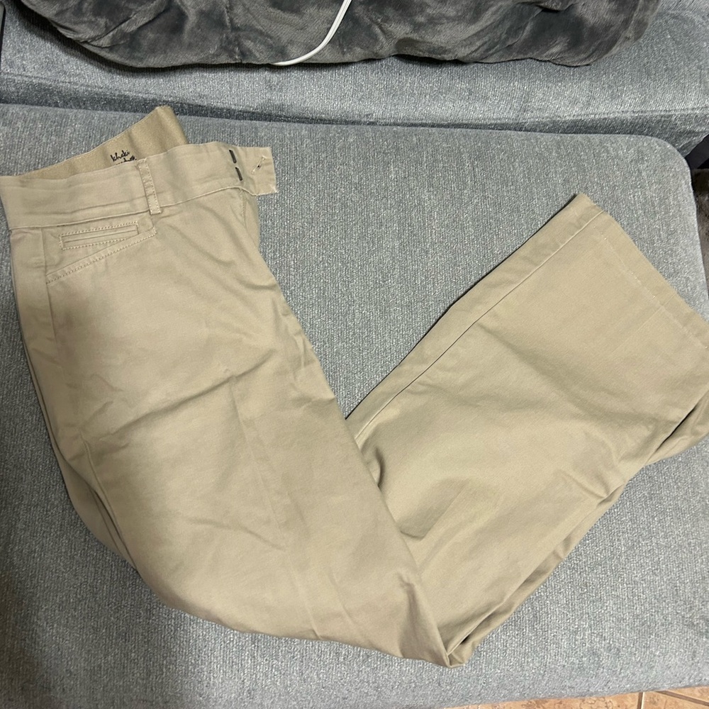 Dockers Women’s straight leg khakis size 8M